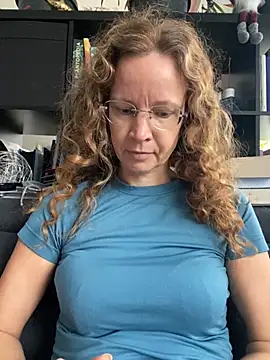 AnnikaRose online show from October 30, 2025, 8:01 am