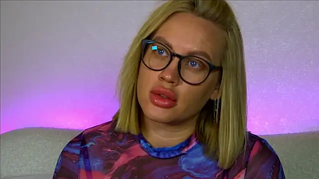 Snapshot of MariaNeumann chatting on October 23, 2025, 6:34 am MariaNeumann online show from October 23, 2025, 6:34 am