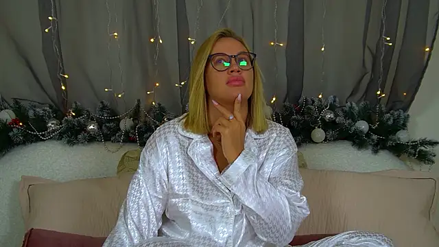 Snapshot of MariaNeumann chatting on December 3, 2025, 6:25 am MariaNeumann online show from December 3, 2025, 6:25 am