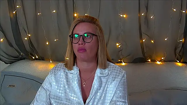 Snapshot of MariaNeumann chatting on October 26, 2025, 6:30 pm MariaNeumann online show from October 26, 2025, 6:30 pm