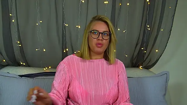 Snapshot of MariaNeumann chatting on November 30, 2025, 6:41 pm MariaNeumann online show from November 30, 2025, 6:41 pm