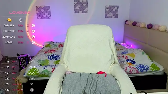 Snapshot of MiaMiki chatting on January 12, 2025, 6:05 pm MiaMiki online show from January 12, 2025, 6:05 pm