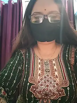 Snapshot of Aishwaryaa_69 chatting on November 12, 2025, 8:29 am Aishwaryaa 69 online show from November 12, 2025, 8:29 am