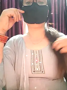 Snapshot of Aishwaryaa_69 chatting on November 8, 2025, 7:12 am Aishwaryaa 69 online show from November 8, 2025, 7:12 am