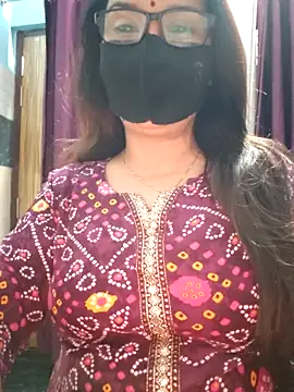 Snapshot of Aishwaryaa_69 chatting on November 13, 2025, 8:18 am Aishwaryaa 69 online show from November 13, 2025, 8:18 am