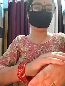 Snapshot of Aishwaryaa_69 chatting on November 7, 2025, 2:27 am Aishwaryaa 69 online show from November 7, 2025, 2:27 am