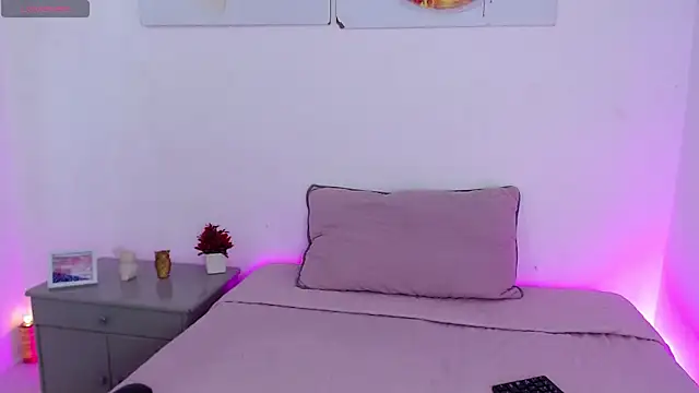 ms valentina online show from October 25, 2025, 9:37 pm