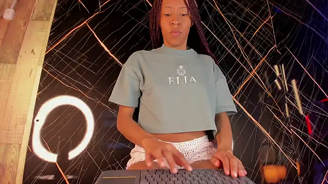 Snapshot of Kloe_Suarez_ chatting on November 17, 2025, 7:40 pm Kloe Suarez online show from November 17, 2025, 7:40 pm