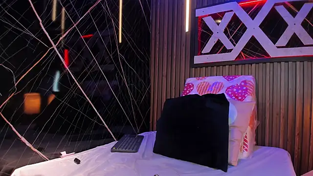 Snapshot of Kloe_Suarez_ chatting on October 20, 2025, 8:53 pm Kloe Suarez online show from October 20, 2025, 8:53 pm