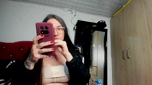 Snapshot of Sweet-Suck69 chatting on September 19, 2025, 6:17 am Sweet-Suck69 online show from September 19, 2025, 6:17 am