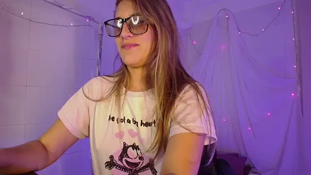 Giia paiige18 online show from December 15, 2025, 11:10 pm