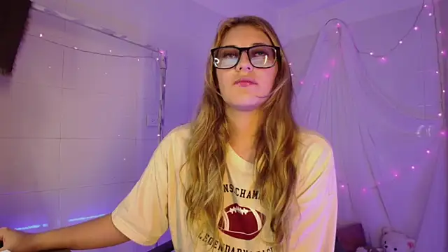 Giia paiige18 online show from November 5, 2025, 10:35 pm