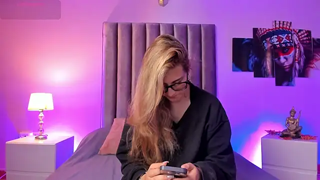 Giia paiige18 online show from March 5, 2026, 12:57 pm