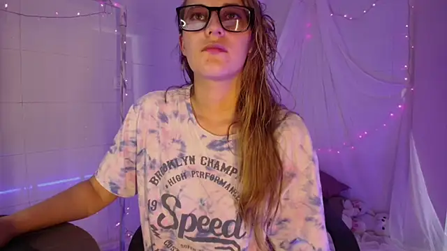 Giia paiige18 online show from December 1, 2025, 1:12 pm