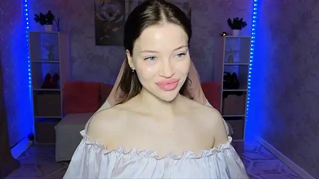 Snapshot of EmmyMills chatting on May 3, 2026, 10:02 pm EmmyMills online show from May 3, 2026, 10:02 pm