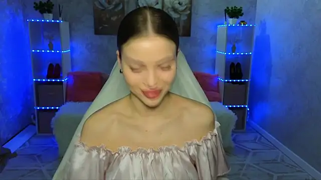 EmmyMills online show from February 6, 2026, 11:01 pm