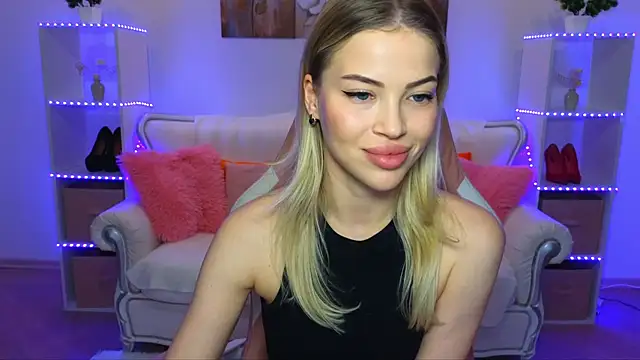 EmmyMills online show from November 9, 2025, 10:14 pm