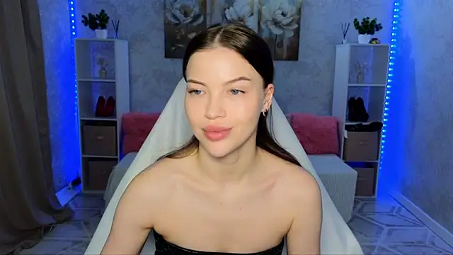 Snapshot of EmmyMills chatting on June 7, 2026, 3:12 am EmmyMills online show from June 7, 2026, 3:12 am