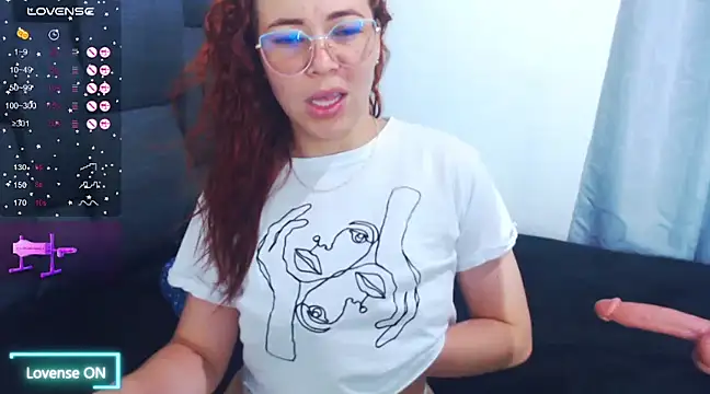 Snapshot of SharonR1 chatting on March 16, 2025, 12:45 am SharonR1 online show from March 16, 2025, 12:45 am