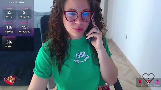 Snapshot of SharonR1 chatting on July 16, 2026, 1:24 am SharonR1 online show from July 16, 2026, 1:24 am