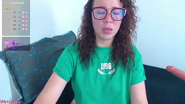 Snapshot of SharonR1 chatting on September 21, 2025, 7:08 pm SharonR1 online show from September 21, 2025, 7:08 pm