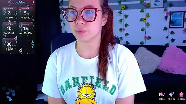 Snapshot of SharonR1 chatting on November 16, 2025, 2:49 am SharonR1 online show from November 16, 2025, 2:49 am