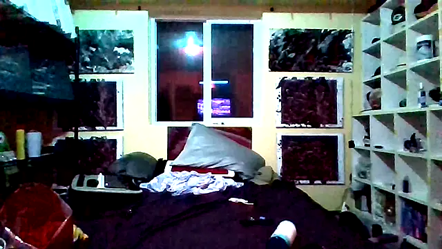 Snapshot of Mic_Oxinner chatting on December 18, 2025, 11:03 am Mic Oxinner online show from December 18, 2025, 11:03 am