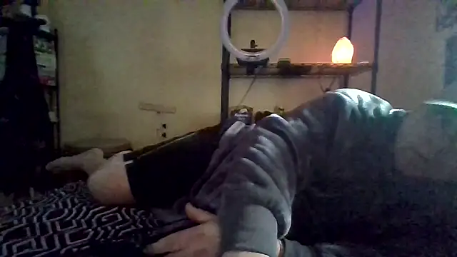 Snapshot of Mic_Oxinner chatting on November 9, 2025, 7:40 pm Mic Oxinner online show from November 9, 2025, 7:40 pm