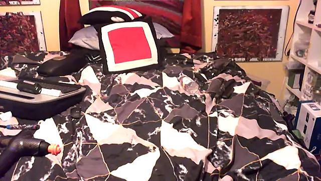 Snapshot of Mic_Oxinner chatting on December 4, 2025, 7:40 am Mic Oxinner online show from December 4, 2025, 7:40 am