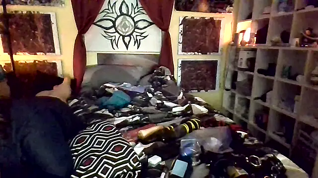 Snapshot of Mic_Oxinner chatting on November 19, 2025, 2:11 am Mic Oxinner online show from November 19, 2025, 2:11 am