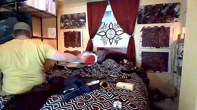 Snapshot of Mic_Oxinner chatting on November 16, 2025, 7:51 pm Mic Oxinner online show from November 16, 2025, 7:51 pm