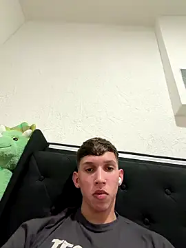 Snapshot of Jose_rz chatting on December 14, 2025, 2:18 am Jose rz online show from December 14, 2025, 2:18 am