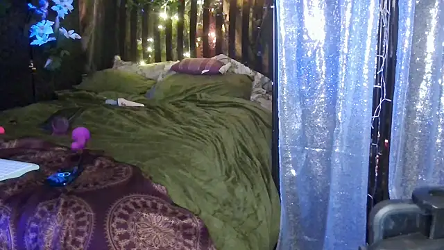 Avaivory online show from February 26, 2025, 7:53 pm