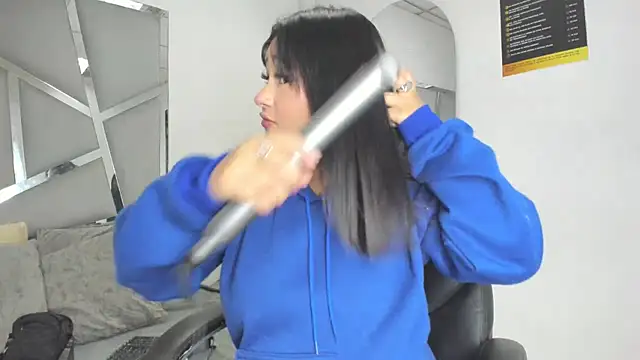 Snapshot of Catherinee69_x chatting on November 21, 2025, 3:49 am Catherinee69 x online show from November 21, 2025, 3:49 am