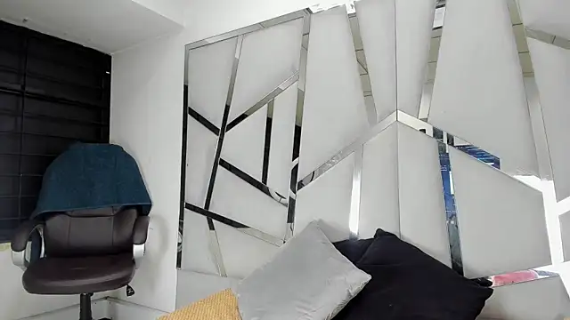 Catherinee69 x online show from June 6, 2026, 4:28 am