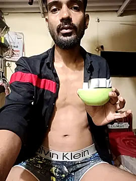 Snapshot of saggy1218 chatting on February 26, 2026, 12:32 am saggy1218 online show from February 26, 2026, 12:32 am