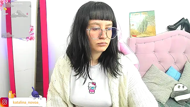 Katalina novoa online show from November 8, 2025, 1:20 am