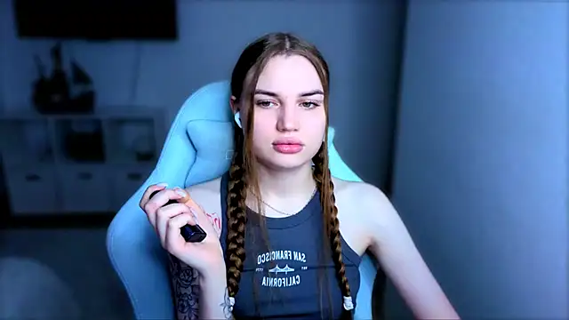 StellaLawless online show from November 27, 2025, 8:42 pm