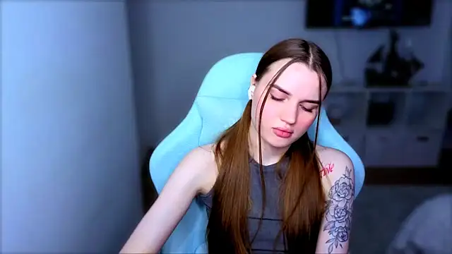 StellaLawless online show from December 13, 2025, 8:04 pm