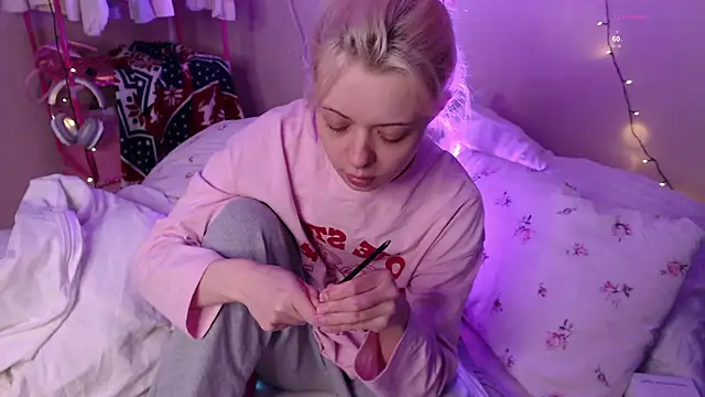 Snapshot of KatieMelone chatting on January 18, 2026, 7:06 pm KatieMelone online show from January 18, 2026, 7:06 pm