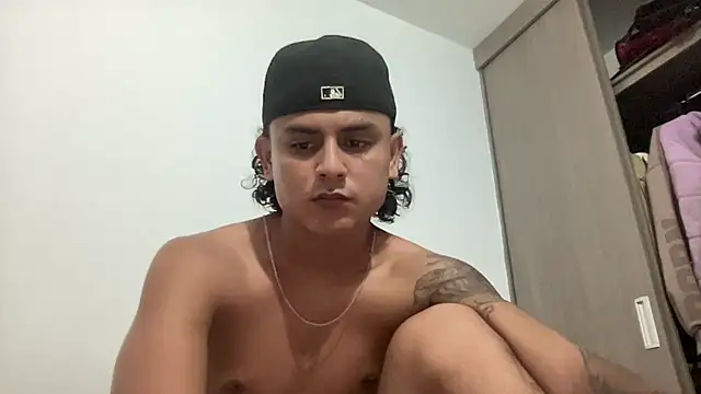 Snapshot of bob_petterson chatting on October 26, 2025, 2:23 am bob petterson online show from October 26, 2025, 2:23 am