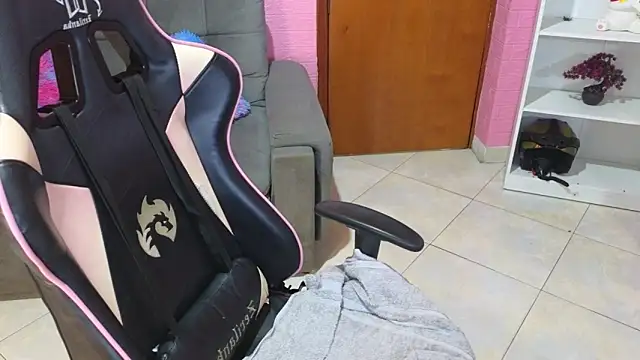 keity moon online show from November 15, 2025, 1:48 pm