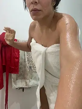 Snapshot of valecruz903 chatting on February 22, 2025, 12:27 am valecruz903 online show from February 22, 2025, 12:27 am