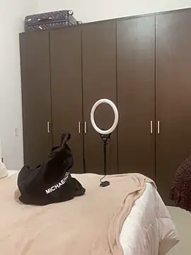 Snapshot of valecruz903 chatting on February 17, 2025, 8:06 pm valecruz903 online show from February 17, 2025, 8:06 pm