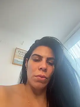 Snapshot of valecruz903 chatting on November 13, 2025, 4:44 pm valecruz903 online show from November 13, 2025, 4:44 pm