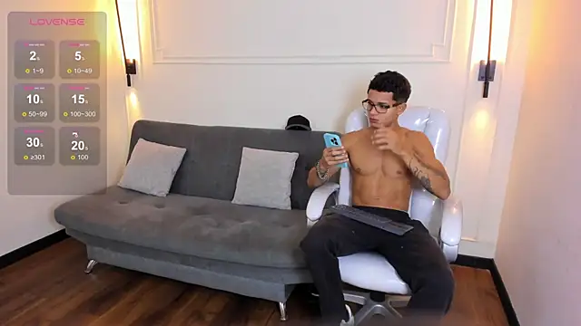 Snapshot of Paradise_boy_s chatting on November 13, 2025, 8:46 pm Paradise boy s online show from November 13, 2025, 8:46 pm