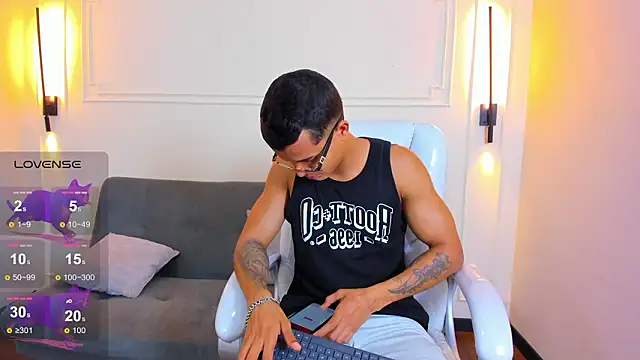 Snapshot of Paradise_boy_s chatting on March 3, 2026, 5:53 pm Paradise boy s online show from March 3, 2026, 5:53 pm