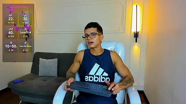 Snapshot of Paradise_boy_s chatting on December 2, 2025, 3:47 pm Paradise boy s online show from December 2, 2025, 3:47 pm