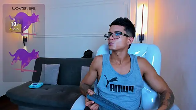 Snapshot of Paradise_boy_s chatting on December 15, 2025, 4:35 pm Paradise boy s online show from December 15, 2025, 4:35 pm