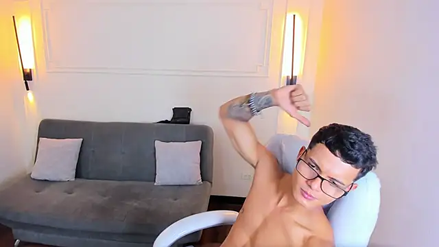 Snapshot of Paradise_boy_s chatting on January 6, 2026, 5:17 pm Paradise boy s online show from January 6, 2026, 5:17 pm